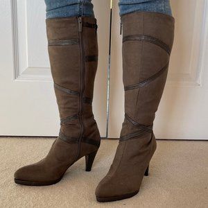 NWOT Taupe faux suede boots with criss cross contrast size 7.5M